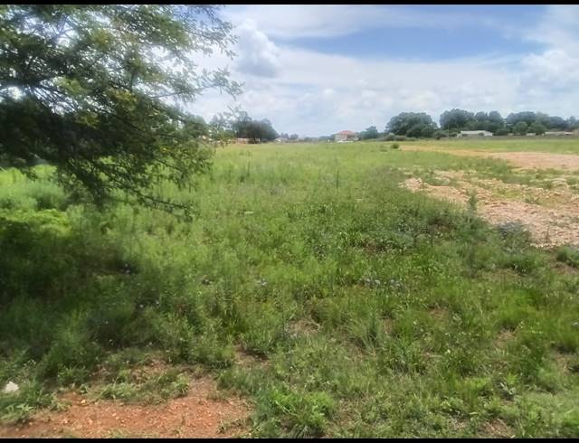 1,000M² VACANT LAND FOR SALE IN KOOKRUS